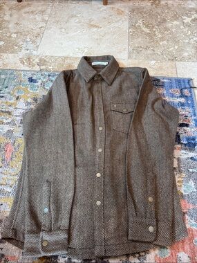 Criquet button up shirt size medium 
Worn once